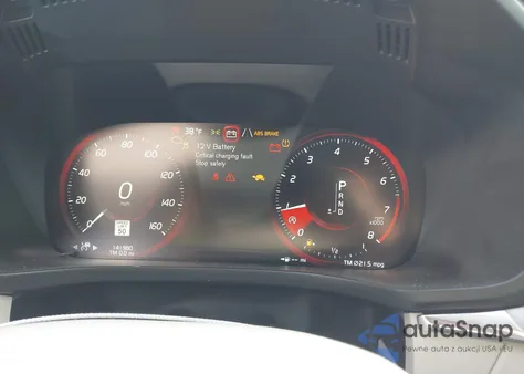 2018 Volvo Xc60 T6 Momentum z USA, uszkodzony, nr VIN LYVA22RK6JB069102